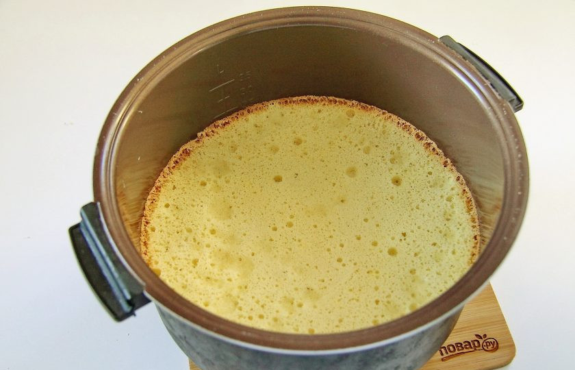 1. Этап. Бисквит для торта в мультиварке: Выпекайте на режиме 