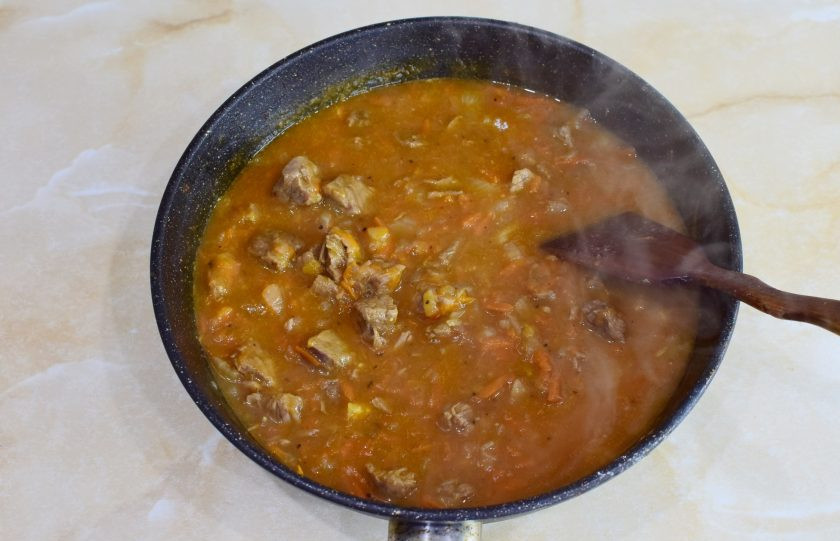 1. Этап. Лосятина с киви: Прогрейте все вместе еще минут 5-7. Количество подливы регулируйте самостоятельно на свой вкус.