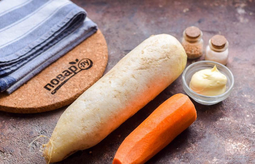 1. Этап. Салат с дайконом и майонезом: Подготовьте ингредиенты.