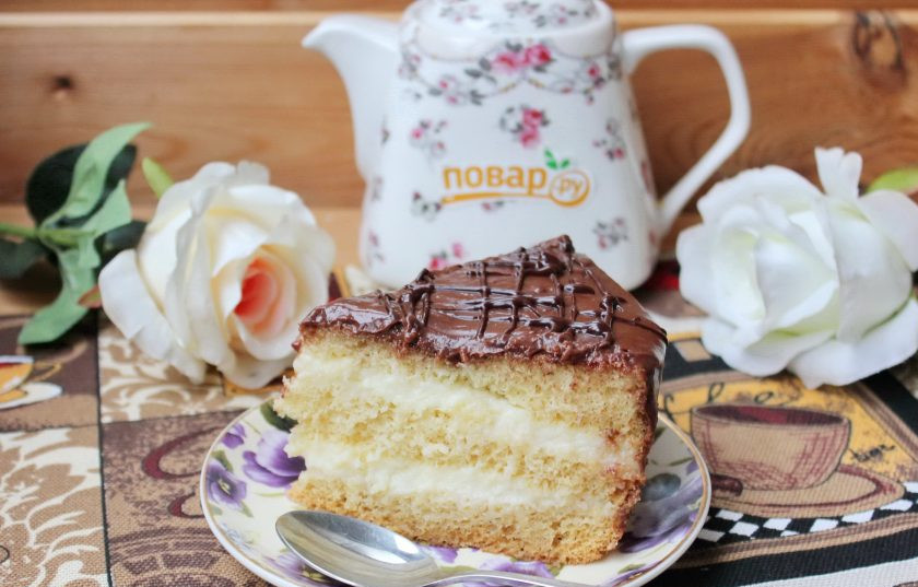 1. Этап. Бостонский кремовый пирог: Торт нарежьте и подавайте к столу.