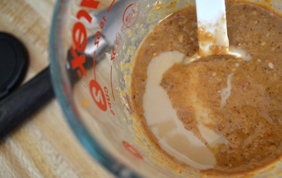 1. Этап. Гамадари: 4. Вот, собственно, почти все. Осталось только соединить все ингредиенты: кунжут, чеснок, имбирь, добавить сахар, соевый соус, японский майонез (это важно! он отличается от нашего), уксус, саке, кунжутное масло. Все как следует перемешайте — и соус готов!