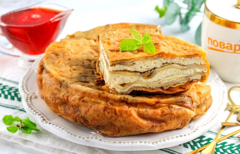 1. Этап. Блинный пирог с творогом: Выложите блинный пирог из формы на тарелку вверх дном, нарежьте на части и подайте к столу с сиропом, вареньем, джемом, сметаной и т.д. Приятного вам аппетита!