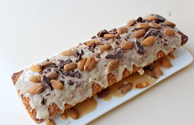 1. Этап. Кофейно-ореховый кекс: 8. Запекайте до готовности 40-50 минут. Перед подачей кекс можно украсить кофейной глазурью (просто смешайте несколько ложек кофе с сахарной пудрой), присыпать шоколадом и миндалем. Приятного чаепития!