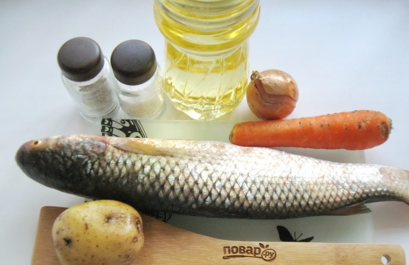 1. Этап. Уха из пеленгаса: Приготовьте ингредиенты.