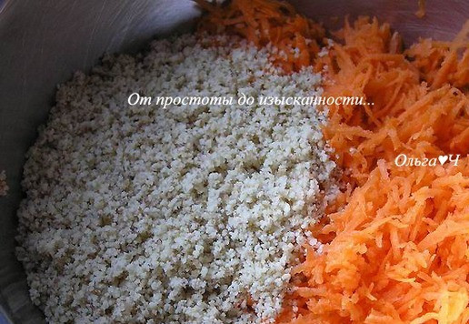 1. Этап. Закусочные морковно-ореховые шарики: Морковь натрите на средней или мелкой терке, орехи измельчите с помощью блендера, добавьте к моркови, перемешайте.