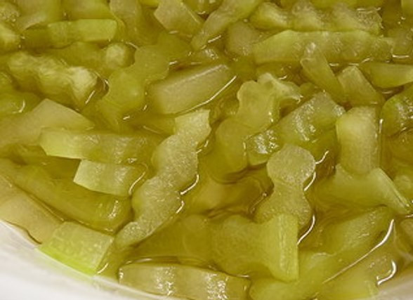 1. Этап. Мармелад из арбузных корок: На следующий день добавьте оставшийся сахар, размешайте снова доведите до кипения и варите 15 минут. После этого отставьте еще на сутки. На третий день добавьте в кастрюлю пару стаканов горячей воды и варите после закипания в течение часа. За пару минут до окончания варки добавьте цедру и ваниль. Готовый мармелад выньте из сиропа, охладите и подайте на стол. Также можно запасти мармелад впрок – дайте ему остыть до комнатной температуры, сложите кусочки арбузных корок в стерилизованную банку, залейте сиропом и закупорьте.