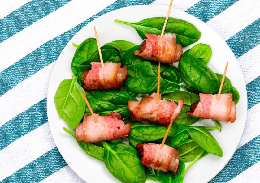 1. Этап. Финики в беконе (закуска): 3. Выложите готовые финики в беконе на листья салата. Приятного аппетита!