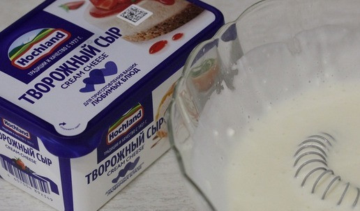 1. Этап. Маффины с сыром и ягодами: Перемешать до однородности.