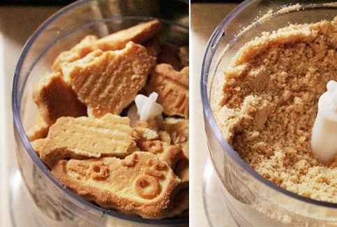 1. Этап. Чизкейк без выпечки со сгущенкой: Для начала приготовим основу. Печенье выкладываем в чашу блендера и измельчаем его до состояния крошки.