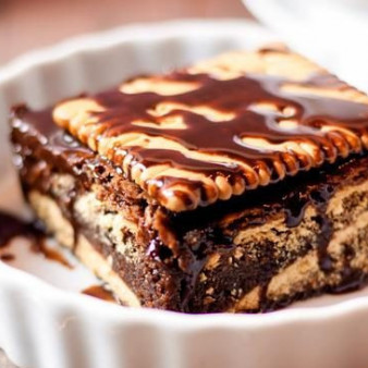 Пирожные с кофейным соусом