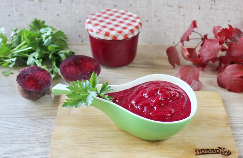 1. Этап. Свекольный кетчуп на зиму: Необычный, но очень вкусный, свекольный кетчуп, потрясающего цвета готов.