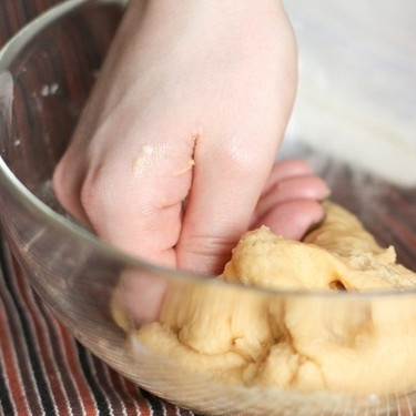 1. Этап. Творожник со взбитыми сливками и ванилью: Должно получиться примерно такого вида тесто.