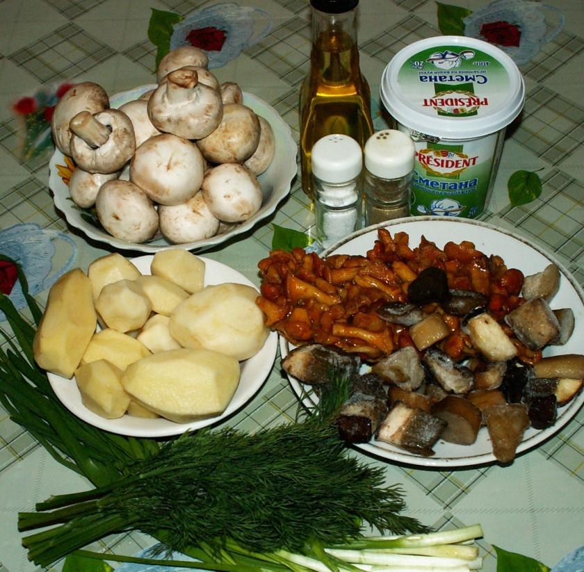 1. Этап. Подосиновики, тушеные в сметане: 1. Подготовим ингредиенты. Грибы, если надо, разморозим, моем и чистим от мусора.