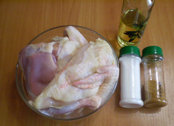 1. Этап. Жареная курица кусочками на сковороде: Курицу нужно вымыть, разделать, если нужно.