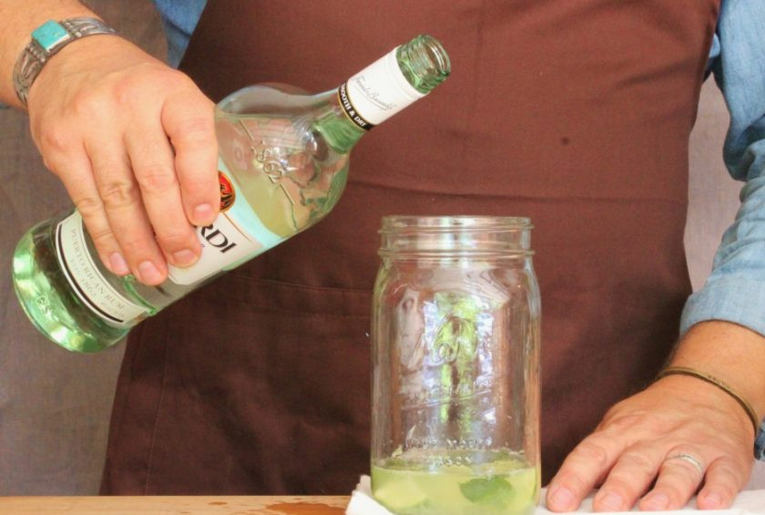 1. Этап. Мохито с Бакарди: Смешайте смесь с 