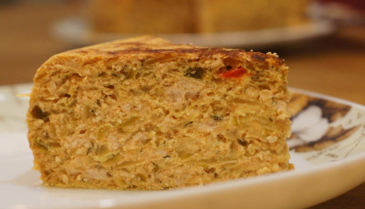 1. Этап. Овощная запеканка с фаршем: 9. Полученную запеканку немного остудите и нарежьте порционно. По желанию - украсьте зеленью петрушки.