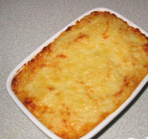 1. Этап. Пастушья запеканка: 6. Положить блюдо в предварительно разогретую духовку и готовить 30 минут. Пастушья запеканка готова к подаче на стол. Подавать с овощами.