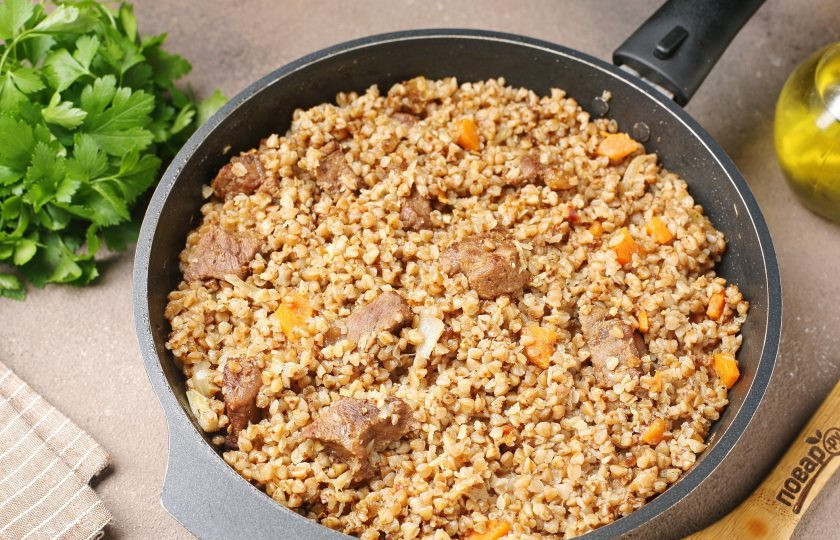 1. Этап. Каша гречневая с говядиной: Каша гречневая с говядиной готова. Перемешайте и подавайте к столу.