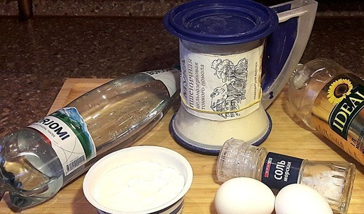1. Этап. Тонкие блинчики на минералке с ягодами: Подготовить продукты для приготовления блинов