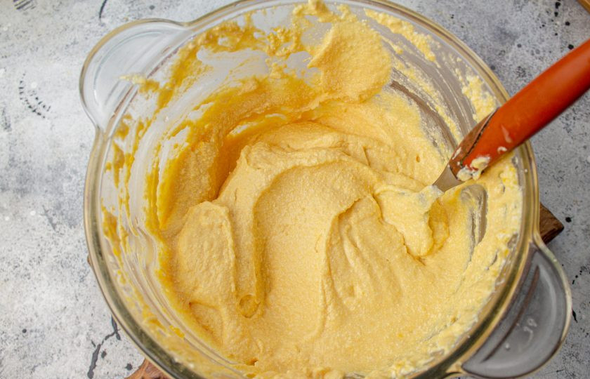 1. Этап. Творожно-тыквенная запеканка ПП: Пробейте массу до однородного состояния.