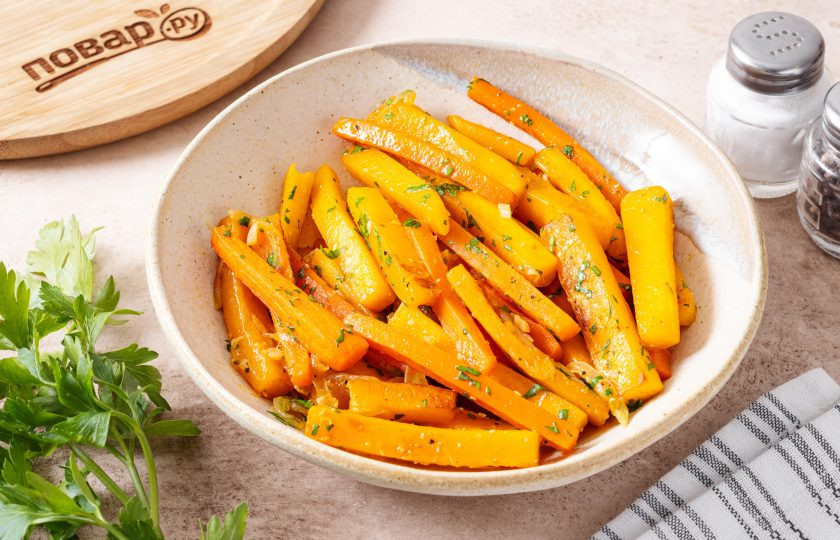 1. Этап. Тушеная тыква с морковью: Перед подачей можно посыпать блюдо зеленью. Тушеная тыква с морковью готова, приятного вам аппетита!