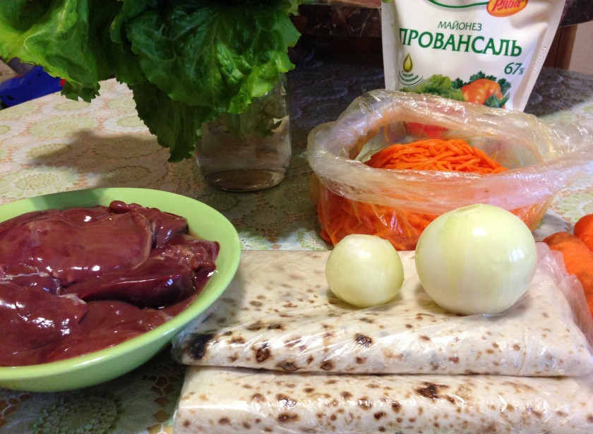 1. Этап. Рулет из лаваша с корейской морковкой: Подготовьте ингредиенты.