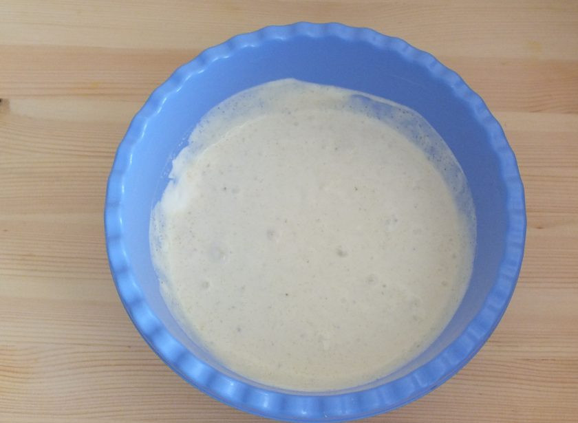 1. Этап. Торт из печенья с бананом: Должен получиться густой крем.