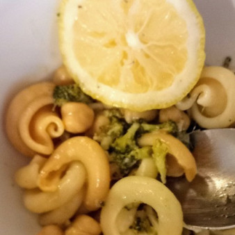 Паста с брокколи и мисо