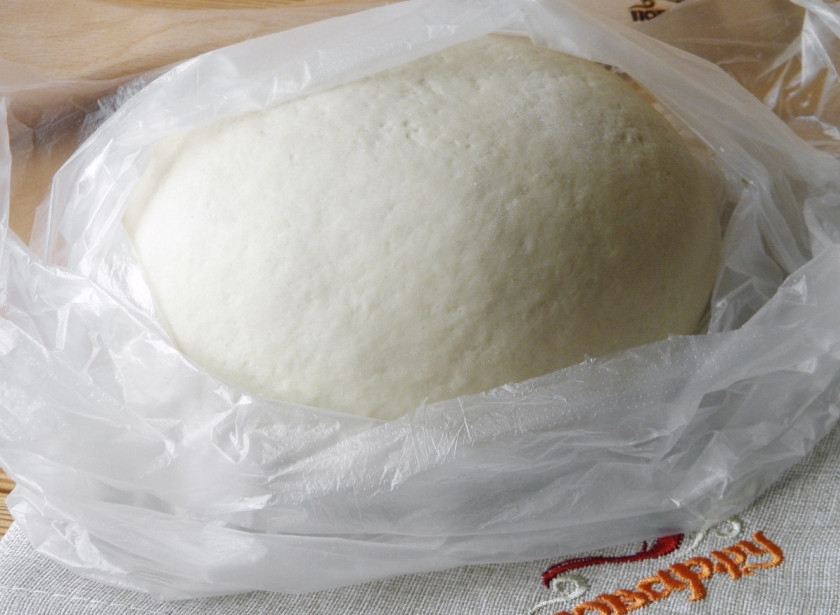 1. Этап. Постное тесто для вареников: Положите тесто в пакет и дайте отдохнуть минут 20-30 после чего можно приступить к лепке вареников. Удачи!