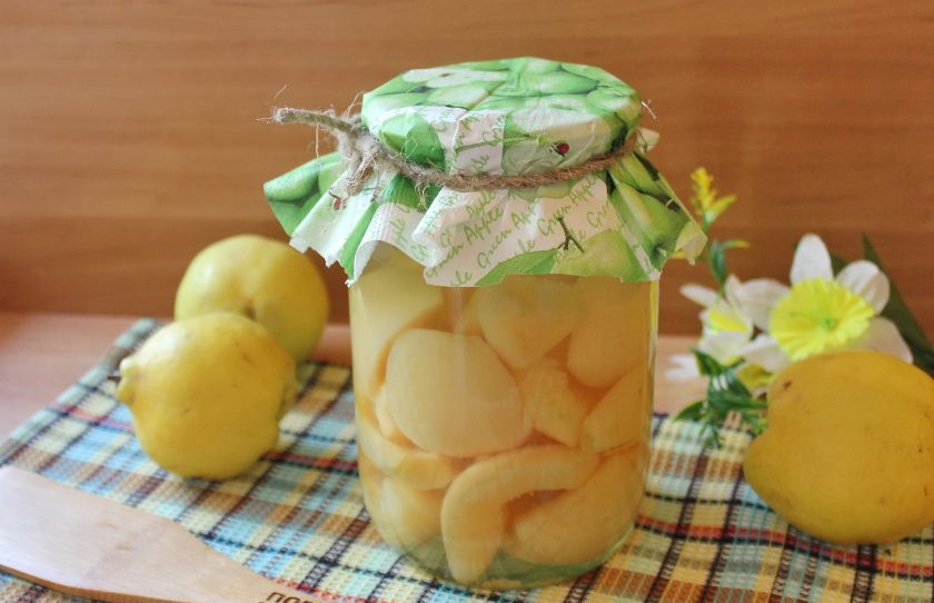 1. Этап. Компот из айвы на зиму без стерилизации: Компот из айвы на зиму без стерилизации готов. Укутайте банки одеялом и держите так до полного остывания. Храните в прохладном помещении.