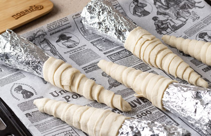 1. Этап. Слоеные трубочки Морковки: Выпекайте трубочки в духовке 20 минут при температуре 200 градусов.