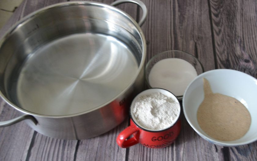 1. Этап. Деревенский квас: Подготовьте ингредиенты.