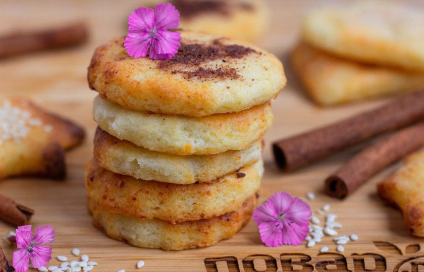 1. Этап. Творожное печенье с корицей и кунжутом: Приятного аппетита!