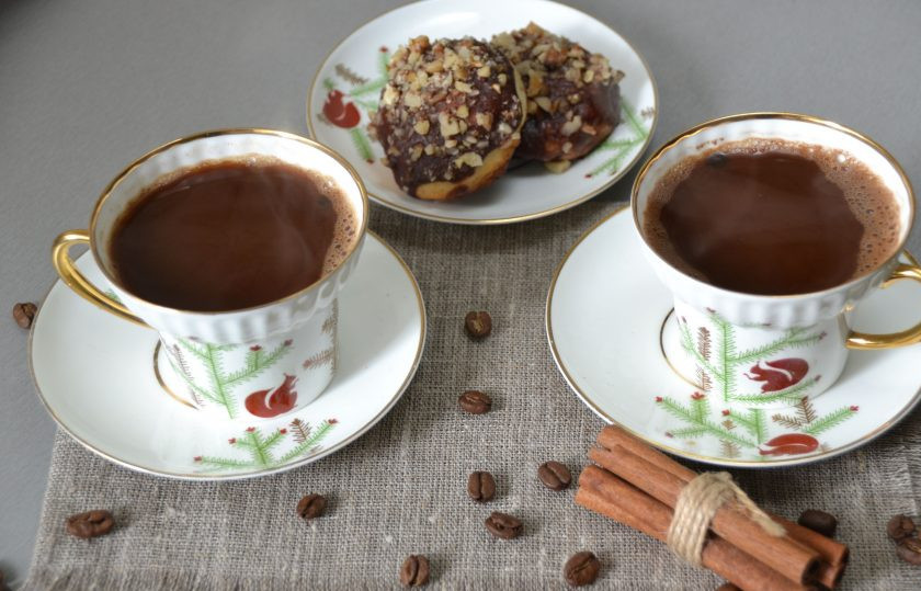 1. Этап. Кофе Африка: Влейте кофе и наслаждайтесь ароматным напитком, способным как взбодрить, так и согреть.