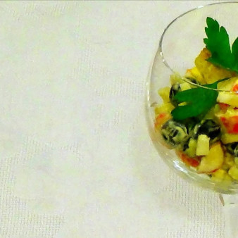 Салат из крабовых палочек с крутонами