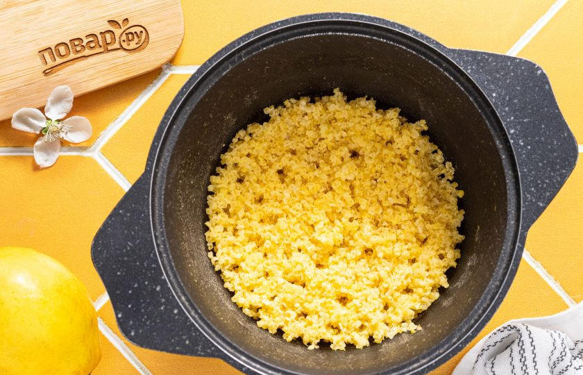 1. Этап. Пшенная каша с айвой: Вода должна полностью впитаться в крупу.