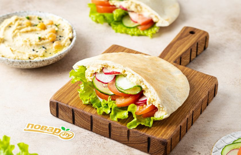 1. Этап. Пита начиненная хумусом и весенним салатом: Приятного вам аппетита!