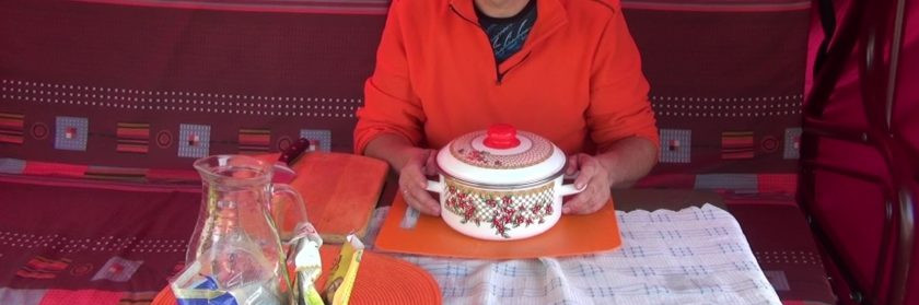 1. Этап. Копченая грудинка: Охладите маринад до комнатной температуры. Опустите в него мясо и уберите на трое суток в холодильник.