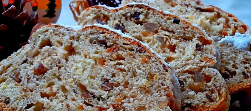 1. Этап. Дрезденский штоллен: 8. Посыпьте готовый штоллен сахарной пудрой. Заверните штоллен в фольгу и полотенце и оставьте на 2 недели в сухом месте. Приятного аппетита!