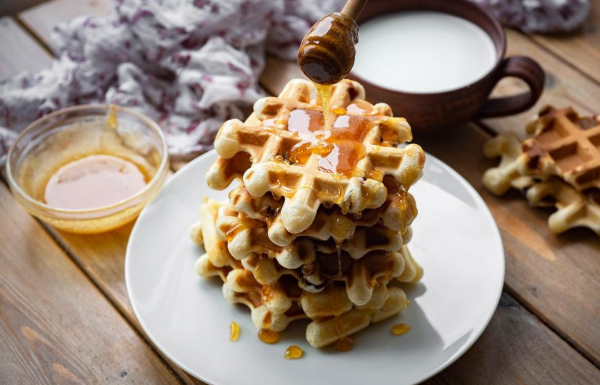 1. Этап. Вафли с клюквой: Готовые вафли подавайте к столу сразу же.