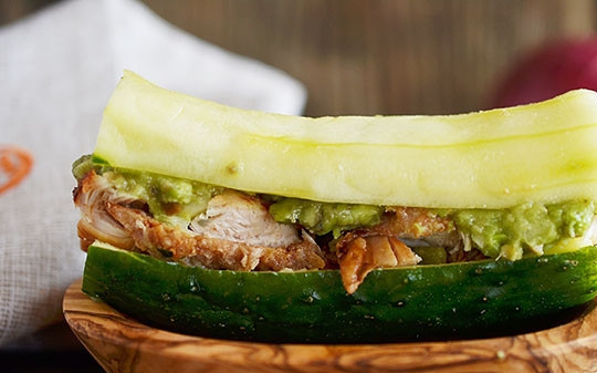 1. Этап. Огуречный сэндвич от повара: Накройте второй половиной огурца и подайте к столу.