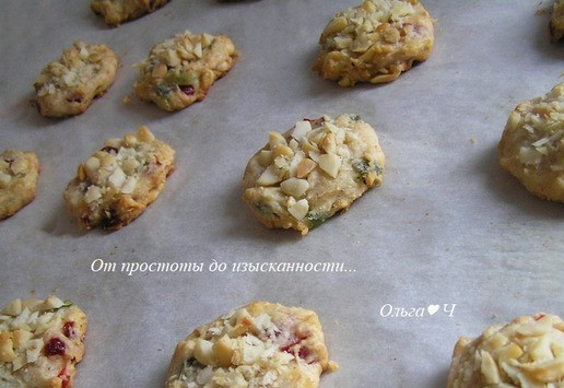 1. Этап. Печенье с макадамией по-флорентийски: Выпекайте печенье при 180*С около 20 минут. Полностью остудите.