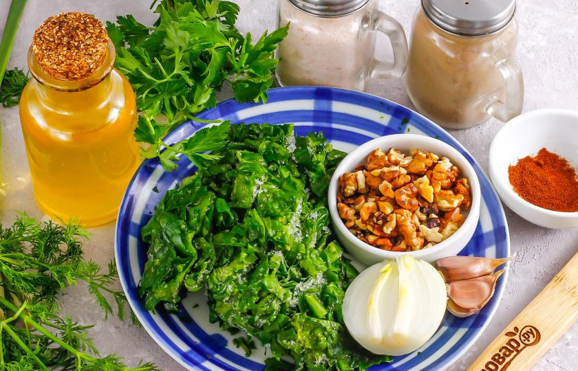 1. Этап. Испанахи: Подготовьте указанные ингредиенты. Шпинат можно использовать как свежий, так и замороженный.