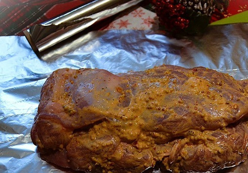 1. Этап. Буженина из индейки в соусе: За три часа до подачи обернуть в фольгу.