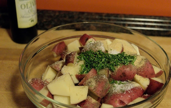 1. Этап. Запеченный картофель с чесноком и розмарином: 3. А также свежий розмарин.