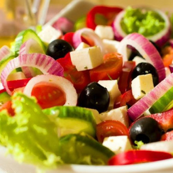 Салат греческий с бальзамическим уксусом