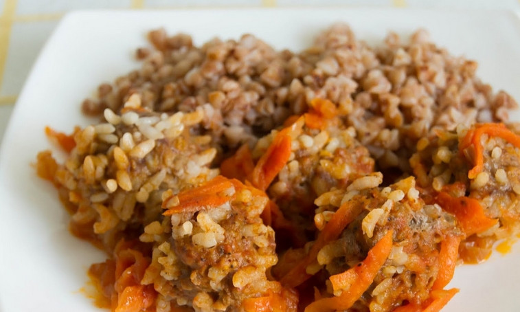 1. Этап. Ежики под соусом: Ежики под соусом готовы. Приятного аппетита!