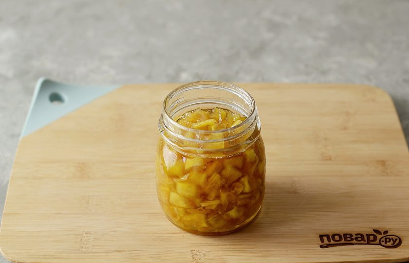 1. Этап. Варенье из кабачков как ананасовое: Готовое варенье разложите по чистым стерилизованным баночкам. Оставьте настояться на 1 день.