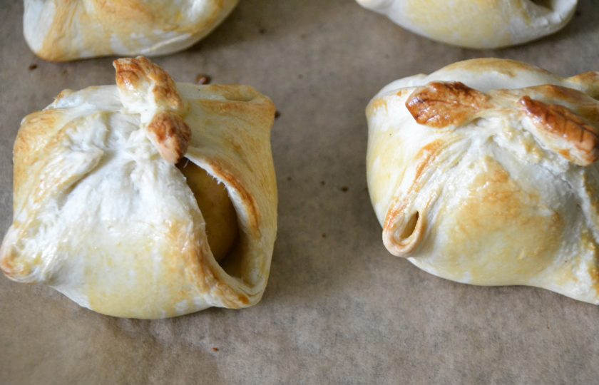 1. Этап. Яблоки в платочках: Выпекайте при температуре около 150 градусов 20-25 минут, следите за своей духовой.