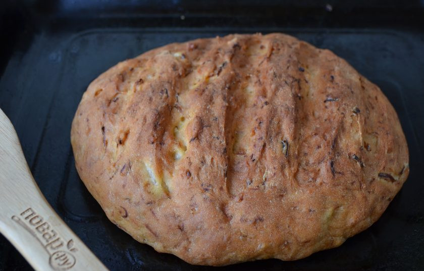 1. Этап. Кабачковый хлеб в домашних условиях: Выпекайте хлеб при 180 градусах 35-40 минут (в зависимости от вашей духовки). Остудите на решетке. Приятного аппетита!